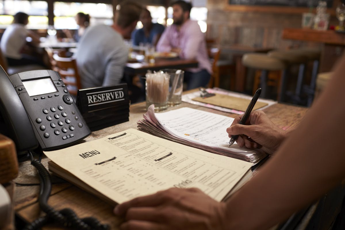 Optimizing Restaurant Phone Systems: A Guide to Enhancing Customer Experience